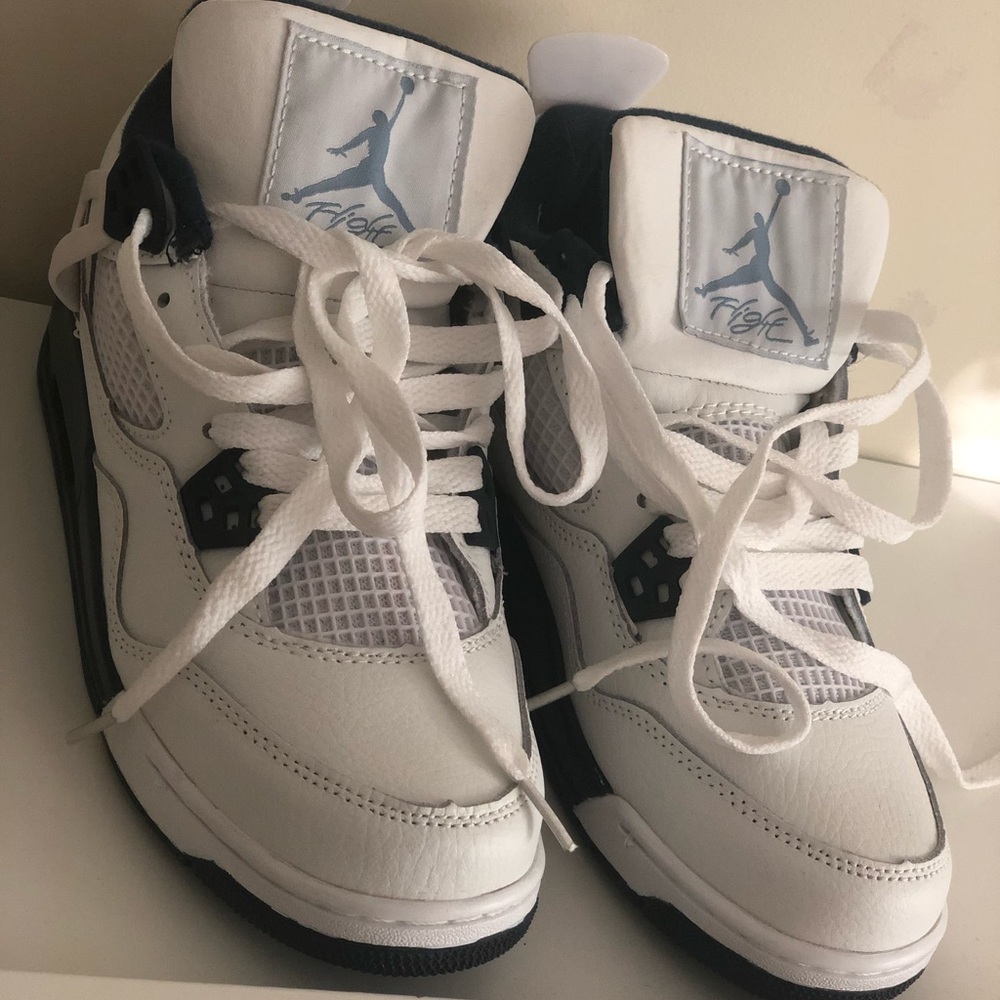 Jordan 4s